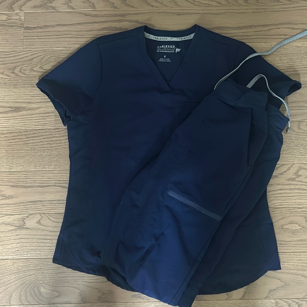 Fabletics scrub set